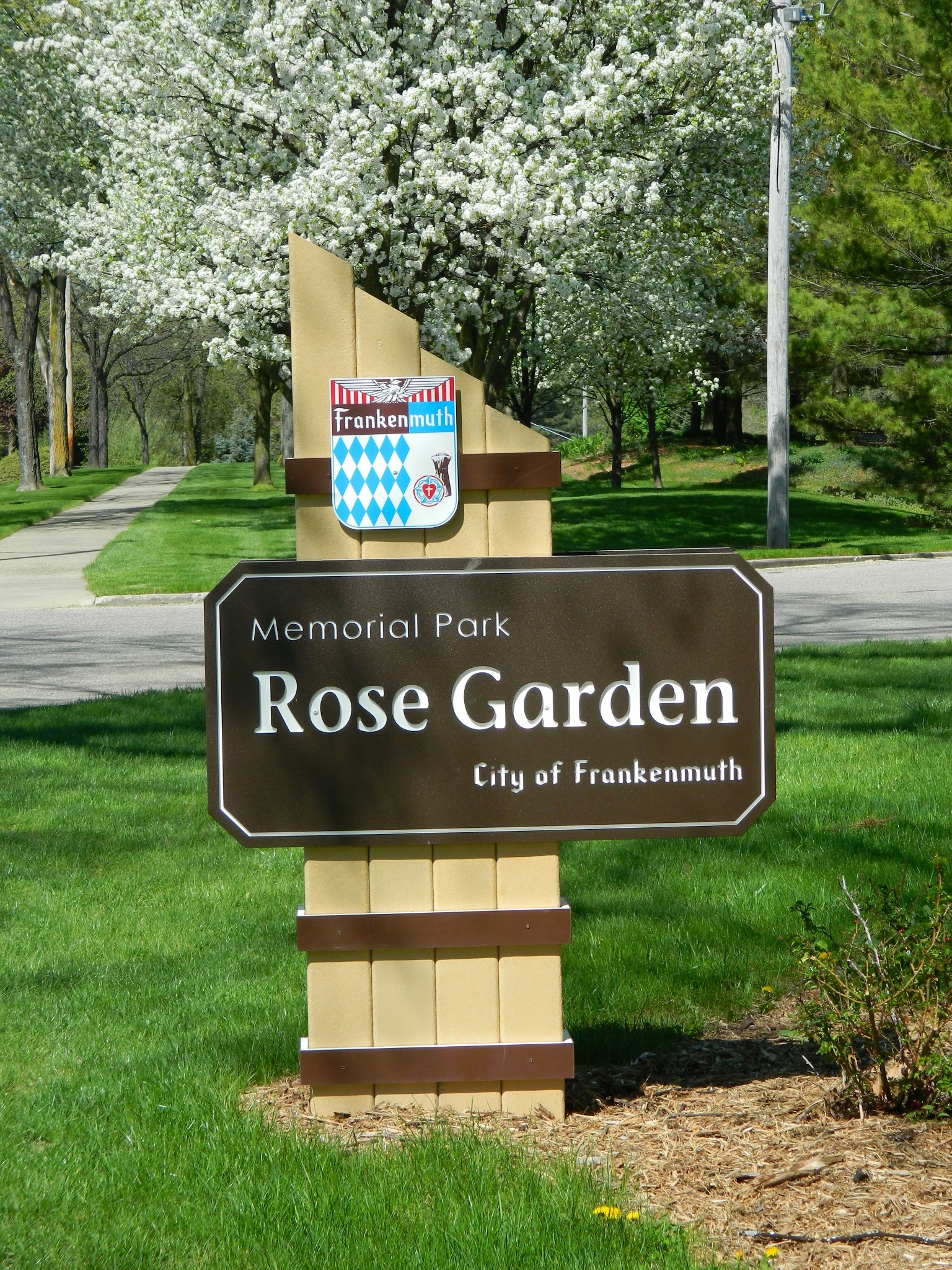 Memorial Park Rose Garden in Frankenmuth
